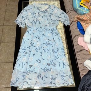 Light blue short-sleeved tie neck midi dress with floral print